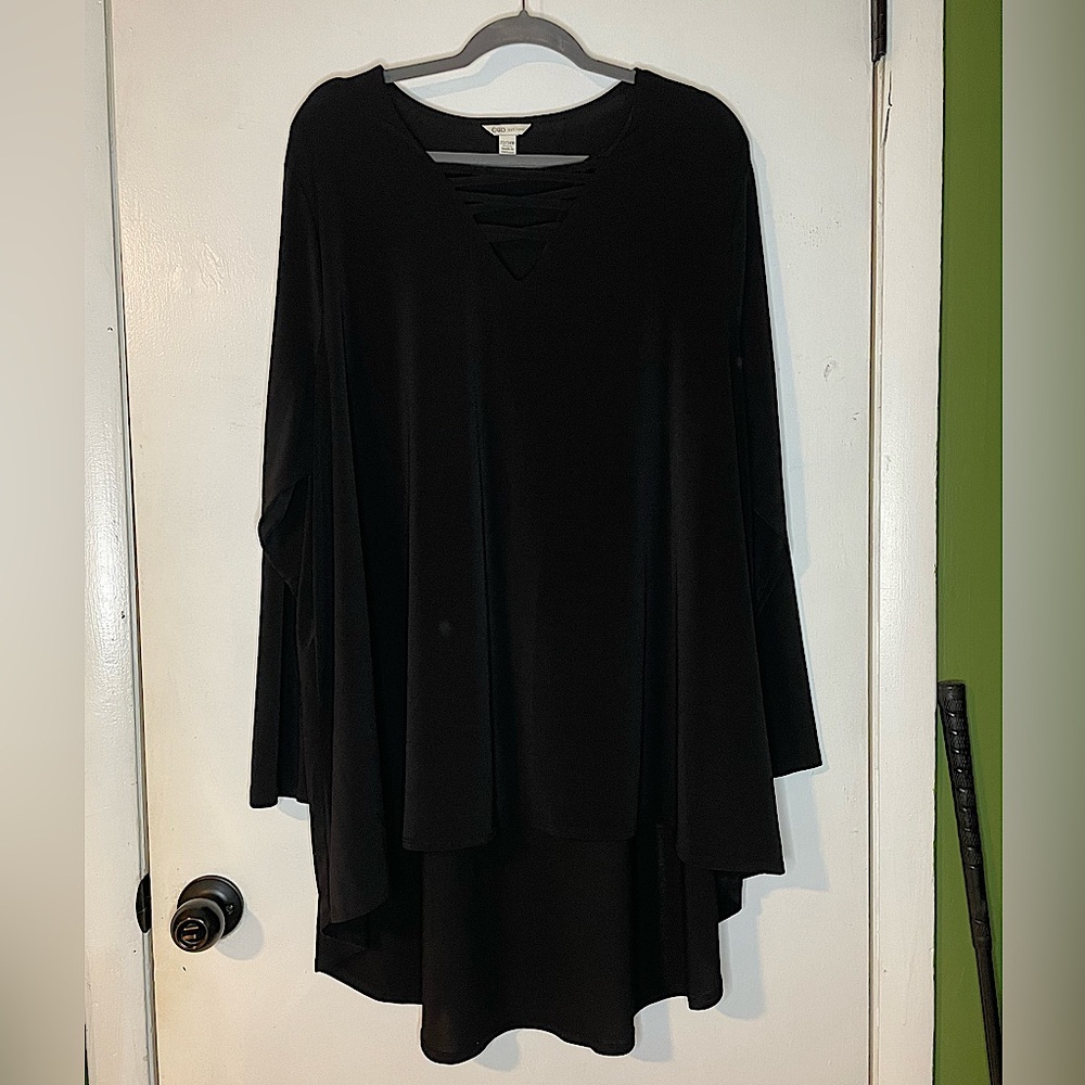 Black High-Low Cato Brand Top!